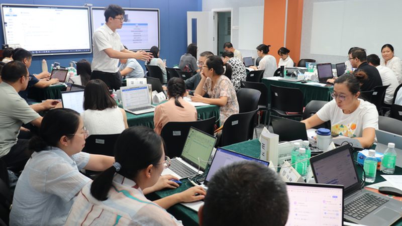 在对比会计网课平台的通过率时，可以从以下几个方面进行：